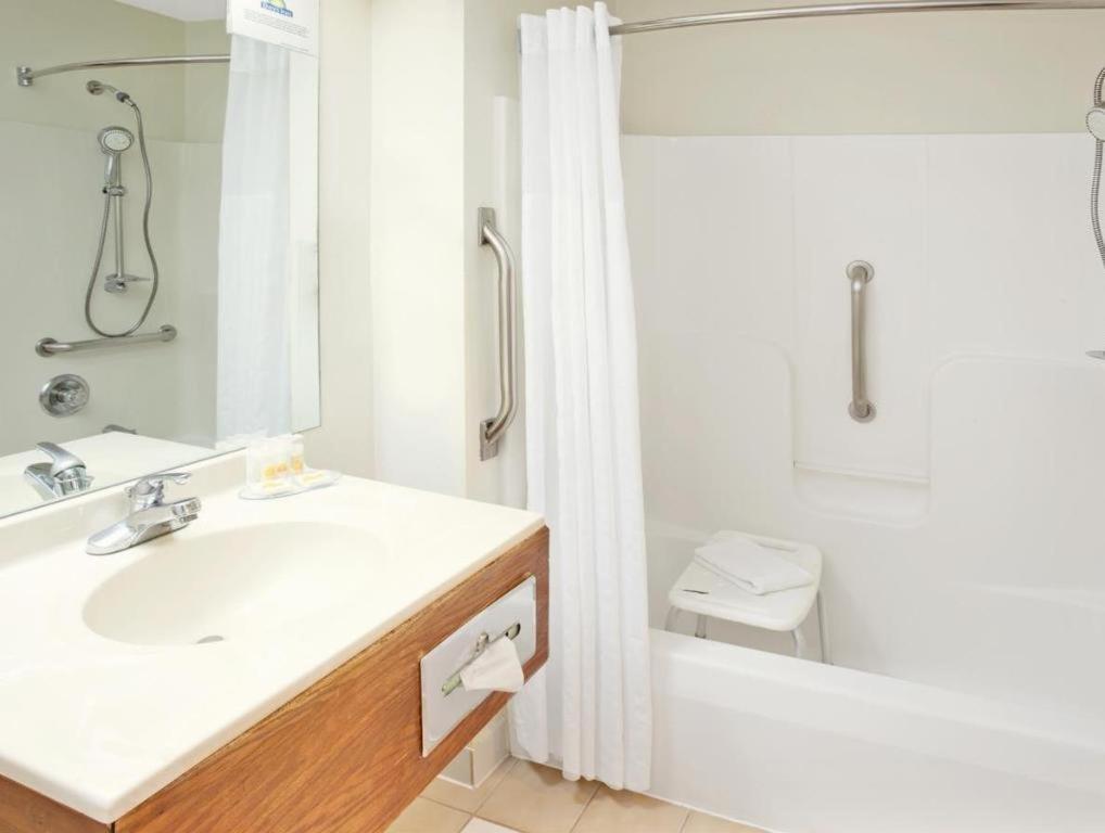 Halsted Inn And Suites Harvey - Chicago Southland Екстер'єр фото
