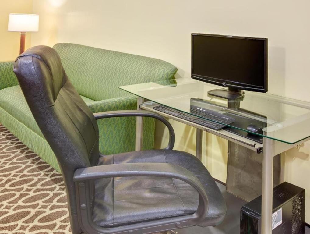 Halsted Inn And Suites Harvey - Chicago Southland Екстер'єр фото