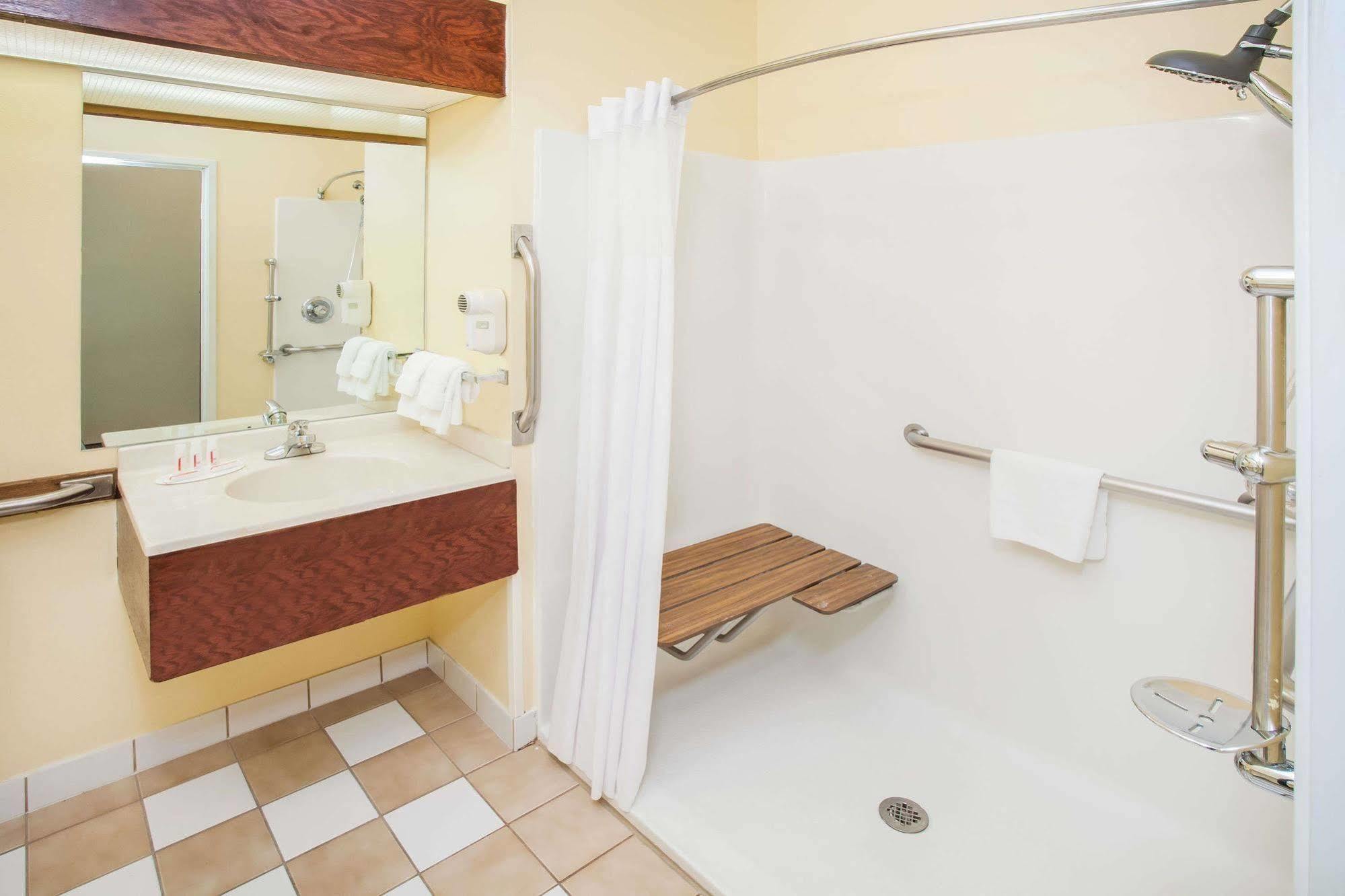 Halsted Inn And Suites Harvey - Chicago Southland Екстер'єр фото